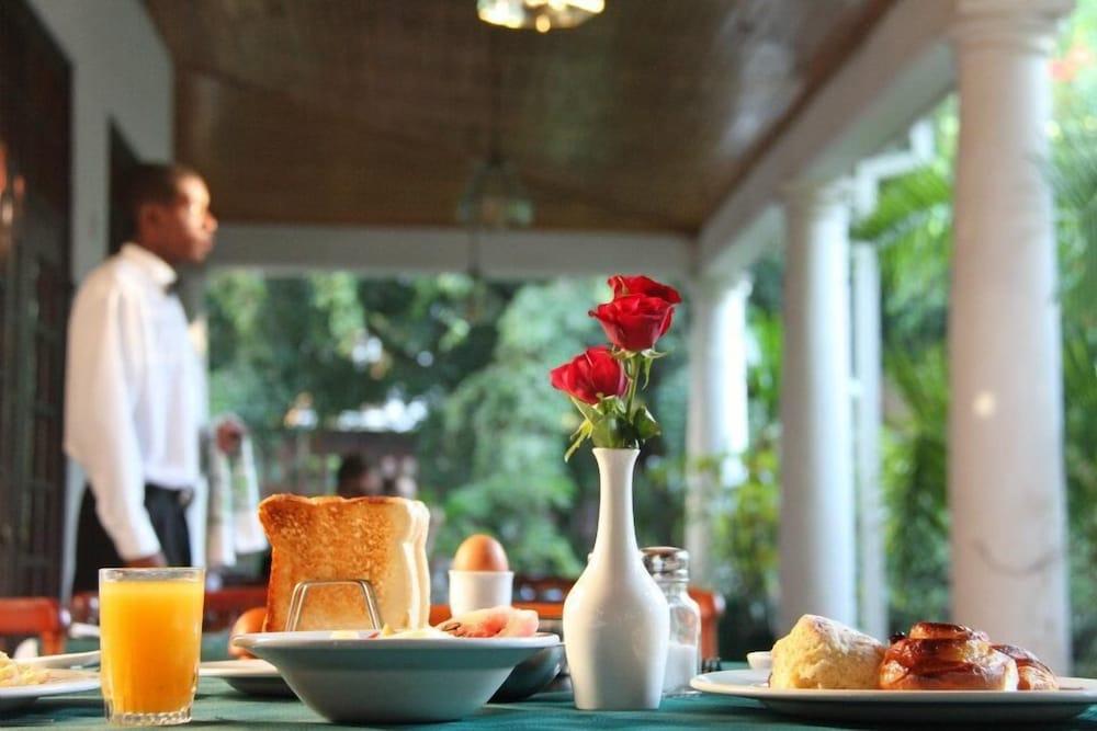 Bronte Hotel 하라레 외부 사진
